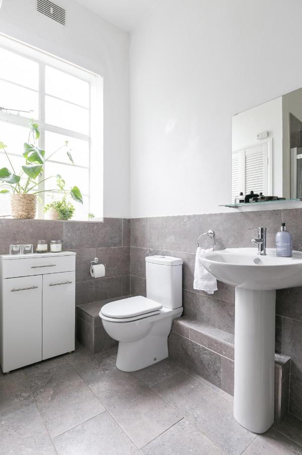 Chic 1 Bedroom Apartment In Bloomsbury, Sleeps 4 Londra Dış mekan fotoğraf