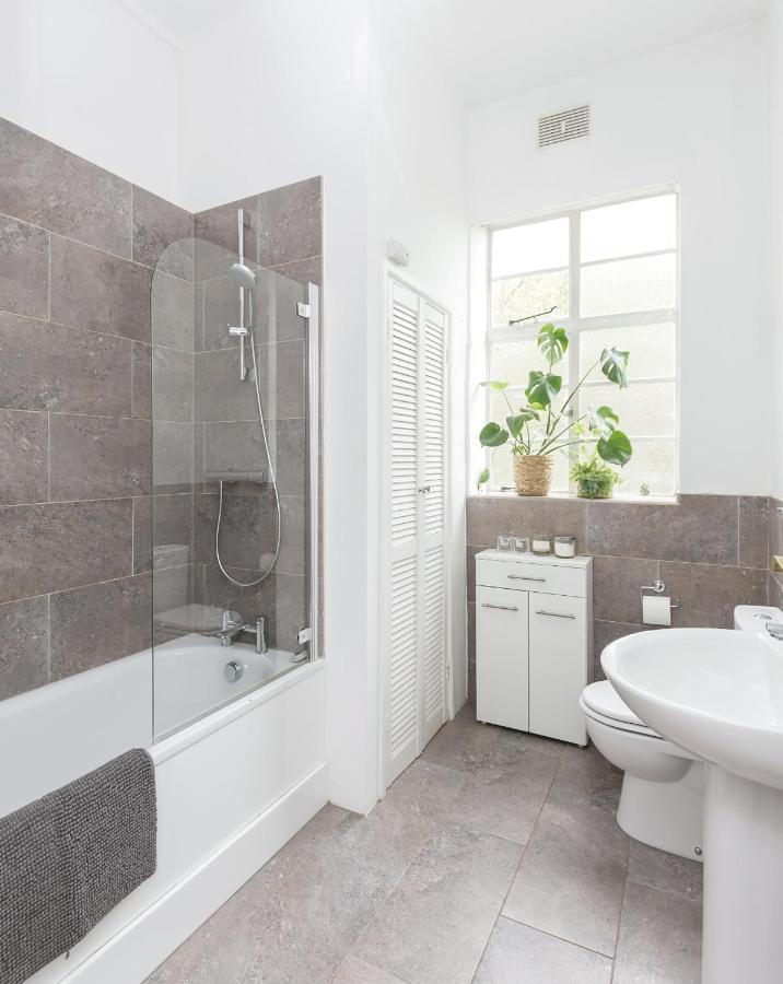 Chic 1 Bedroom Apartment In Bloomsbury, Sleeps 4 Londra Dış mekan fotoğraf
